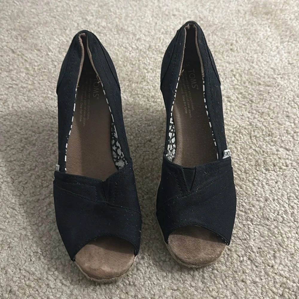 Toms black womens wedge heel sandal 8.5